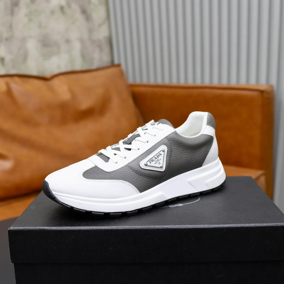 Factory price: 720💰Top original order Brand: PRADA (Prada) Standard code: Men's size 38/44 (45 can be customized) Grade: Same as the official website Material: Original cowhide leather lining Original combination two-color wear-resistant soft outsole Style category: Leisure and sports version Young fashion European and American trend British style Color: Actual picture color
